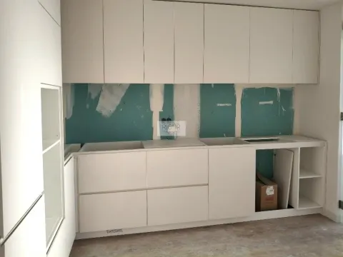 Apartamento T3 com varanda e vista mar em Matosinhos sul