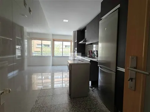Apartamento T2+1 no Castelo da Maia à estação de Metro e Ismai.