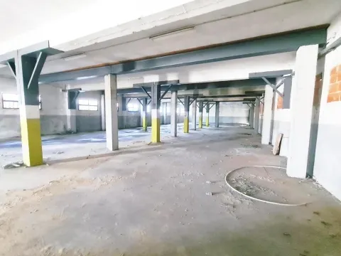 Armazém/Pavilhão industrial em Aveiro, Aradas, perto do acesso à Nº235