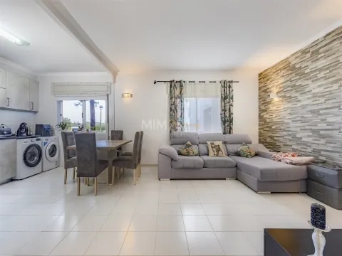Apartamento T1 remodelado na praia da Salema, Algarve