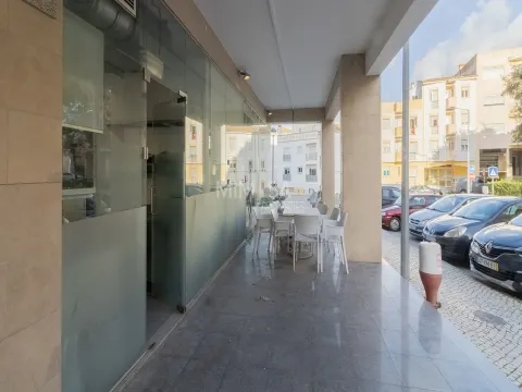 Excellente opportunité – Restaurant entièrement équipé à Lagos