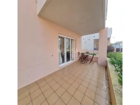 Apartamento T2 com Piscina e AL Ativa em Burgau – A 600m da Praia