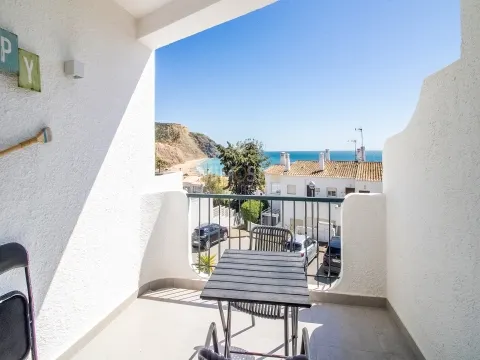 T2 Duplex Renovado com Vista Mar | 100m da Praia da Luz