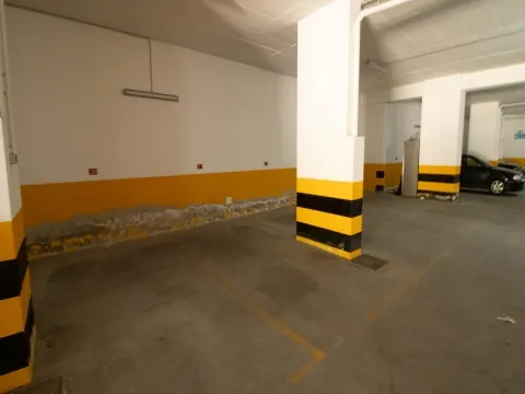 Parkplatz in der Nähe von Meia Praia und Marina von Lagos