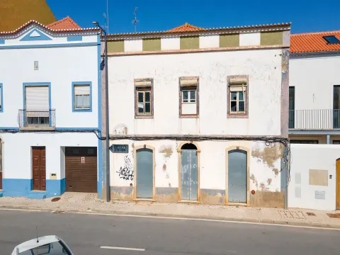 Casa tradizionale a Ferragudo con ARU: opportunità riabilitativa.