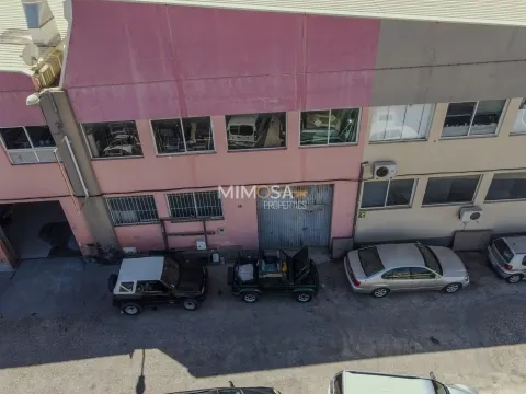 Almacén de 2 plantas en la Zona Industrial de Lagos