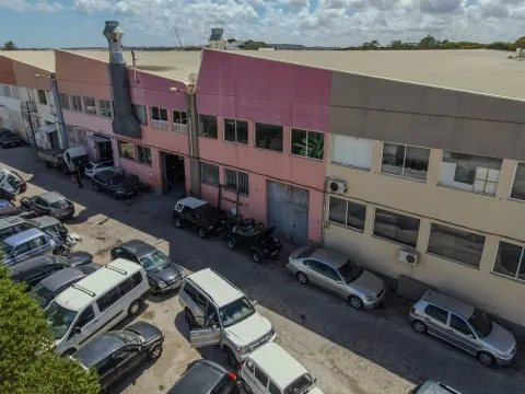 Almacén de 2 plantas en la Zona Industrial de Lagos