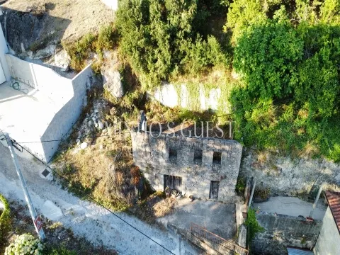 Detached house to restore T2