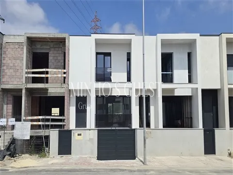 Exclusiva Moradia V3 c/ Suite, Closet e Jardim em Palmeira, Braga