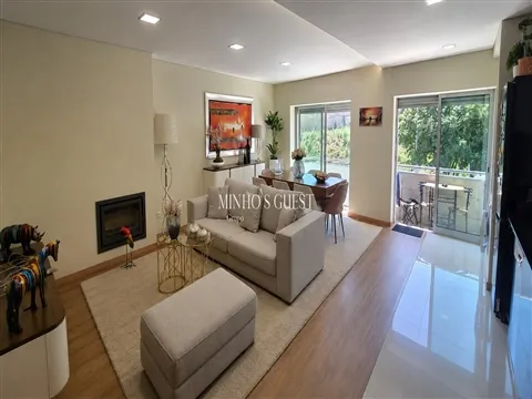 Apartamento T3+1 Pronto a Habitar c/ varandas e Garagem Fechada - Fraião, Braga