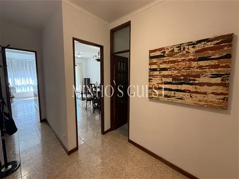 Apartamento T3 Mobilado e Equipado c/ lugar garagem – Braga Centro