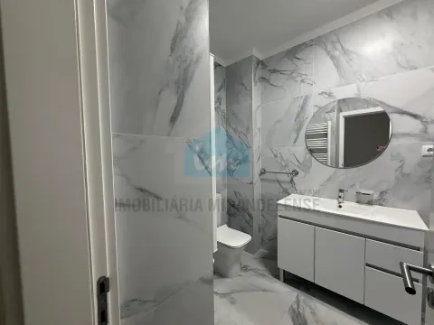 Apartamento T3 totalmente remodelado em Mirandela situado no 3.º e último andar 