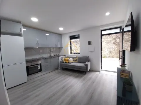 Moradia Térrea T1, Remodelada, Terraço - Porto