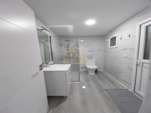 Moradia Térrea T1, Remodelada, Terraço - Porto