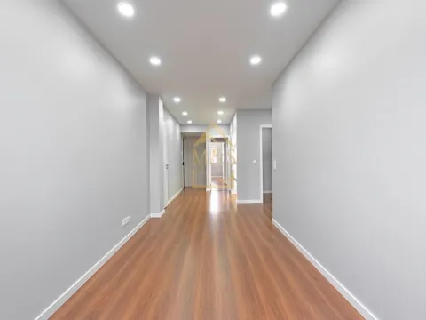 Apartamento T2, Remodelado, Jardim Privativo, Metro, Praça Velasquez, Porto