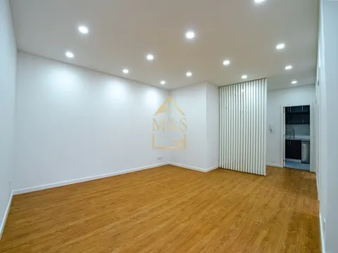 Apartamento T2, Remodelado, Garagem, Porto