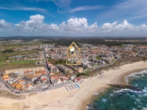 Moradia térrea, T3+1, terraço, sotão, garagem box 5 carros, 500MTS da  praia, Vila do Conde