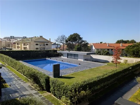 Moradia T4 de Luxo - Condomínio Fechado