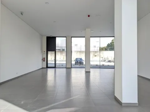 Arrendamento de Loja - Esgueira