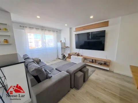 EXCLUSIVO - Apartamento T2 remodelado muito central em Setúbal