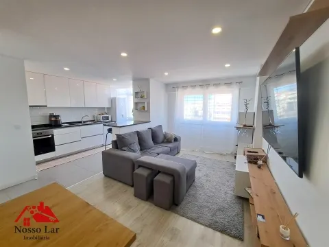 EXCLUSIVO - Apartamento T2 remodelado muito central em Setúbal