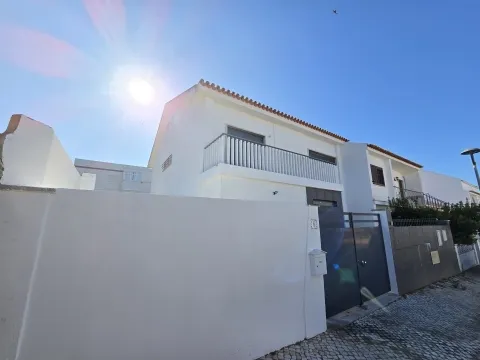 Fantástica Moradia T4 na Reboreda com garagem e espaço exterior