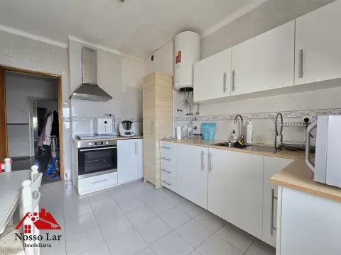 EXCLUSIVO! - Venda de apartamento T4 com garagem na zona dos Ciprestes, em Setúbal