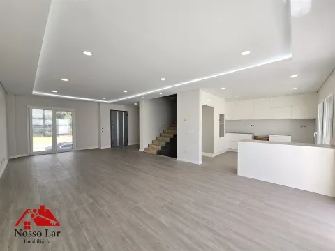 Fantástica Moradia T4 de Luxo com piscina e garagem em Alcochete