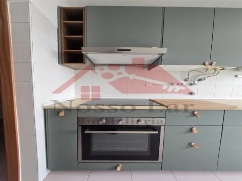 Apartamento T2 remodelado na Praça do Brasil