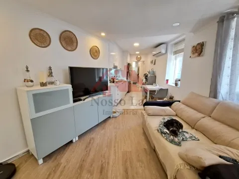 EXCLUSIVO - Glamorosa Moradia T2 com Terraço no Bairro Santos Nicolau, Setúbal. 