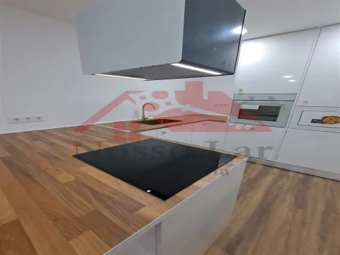 Excelente Prédio Remodelado em Palmela