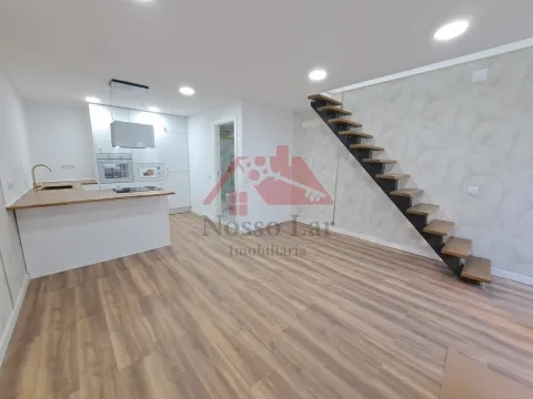 Excelente Prédio Remodelado em Palmela