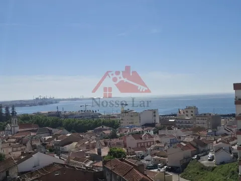 EXCLUSIVO - Apartamento T2 situado na Av São Francisco Xavier,