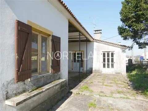 Terreno com Moradia e PIP Aprovado – Ribeirão, Famalicão