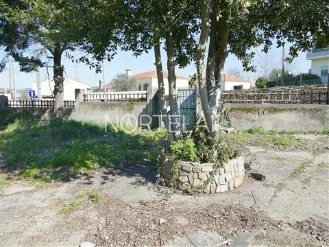 Terreno com Moradia e PIP Aprovado – Ribeirão, Famalicão