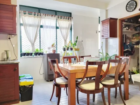 Apartamento T3 com terraço, localizado no centro da cidade.