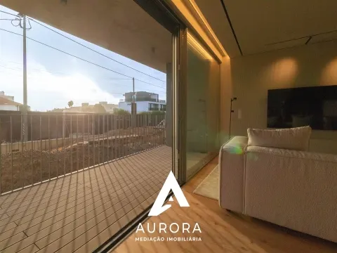 Apartamento T3 - Sul - Terraço + Varanda - Box 2 carros