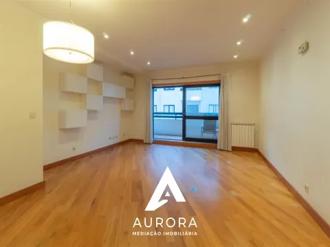 Apartamento T3 150m da praia, varandas e lugar de garagem 