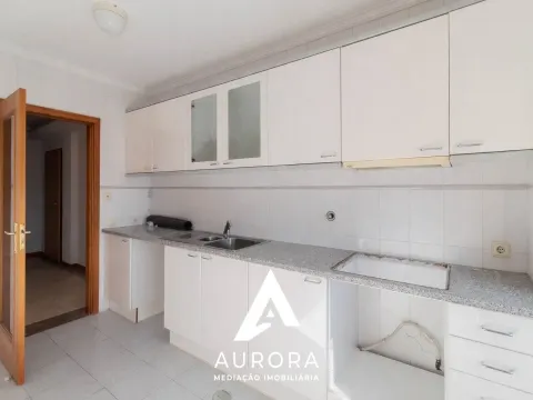 Apartamento T2 para Arrendamento – Excelente Exposição Solar (Poente/Sul)