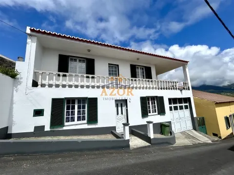 Moradia T4 em Povoação