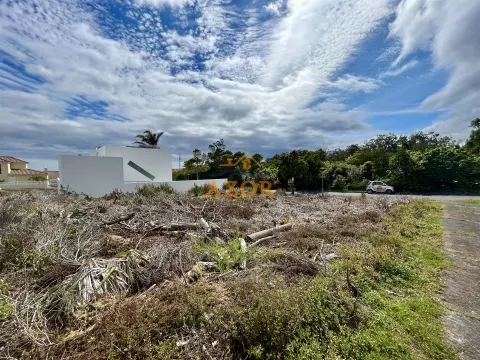 Terreno para construção em Rosto do Cão (Livramento)