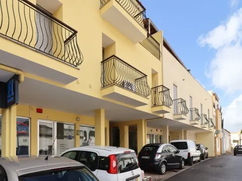 Loja no centro de algoz