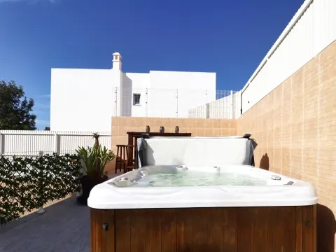 3+1 Bedroom Villa With Pool And Garage
