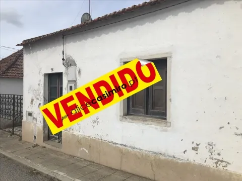 MORADIA T2 PARA RECUPERAR , POÇO E TERRENO