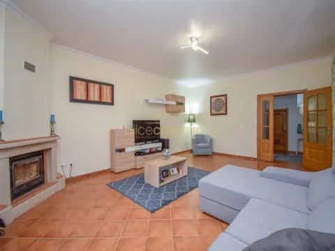 MORADIA T4 COMO NOVA - EXCELENTES ÁREAS