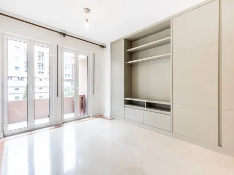 T1 - Arrendamento - Lugar de estacionamento e arrecadação