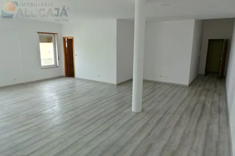 Escritório com 60m² todo renovado em open space