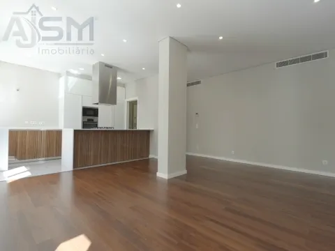 Fantastische 3-Zimmer-Wohnung, komplett möbliert und ausgestattet mit Garage für ein Auto