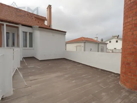 Apartamento T2+1 com suíte todo renovado com um excelente terraço