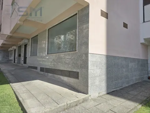 Ampla loja de 70m² em zona central de São Marcos com 3 ambientes